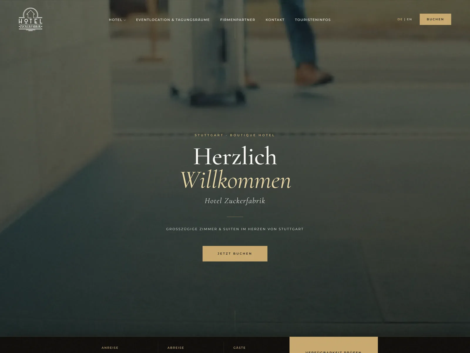 Neue Website von Hotel Zuckerfabrik – Hero-Bereich mit Headline, Buchungs-Button und Verfügbarkeits-Widget